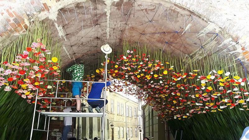 instalacja florystyczna Brama Rybna
