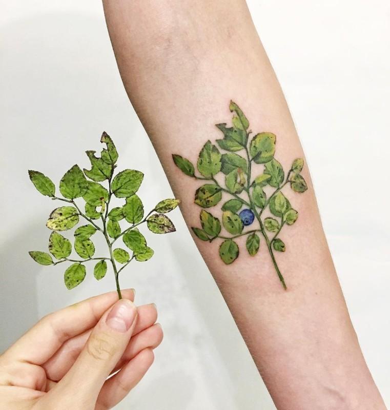 tatuaż roślinny