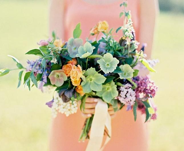 bright-hellebore-bouquet