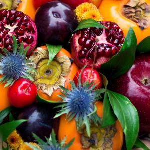 Czy można układać kwiaty w naczyniach z owoców i warzyw?